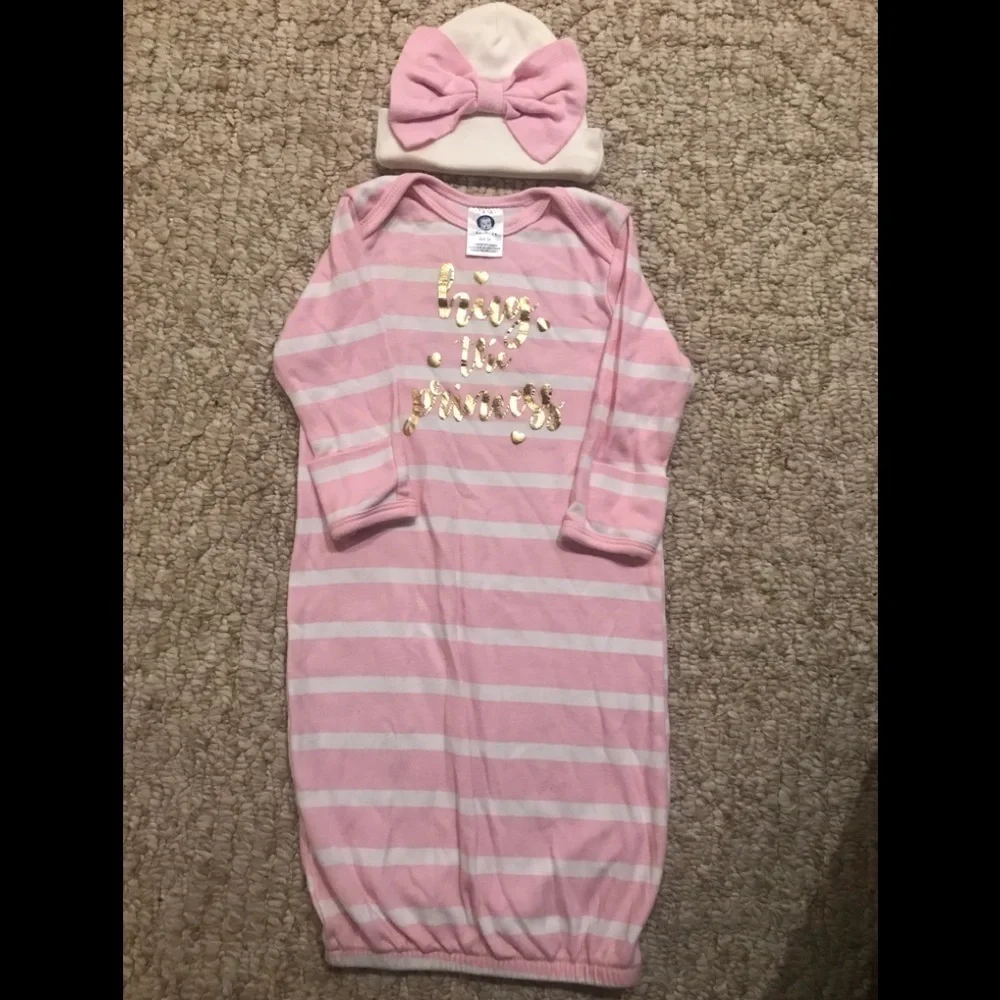 Adorable Pink Hug the princess Baby Gown & Bow Hat